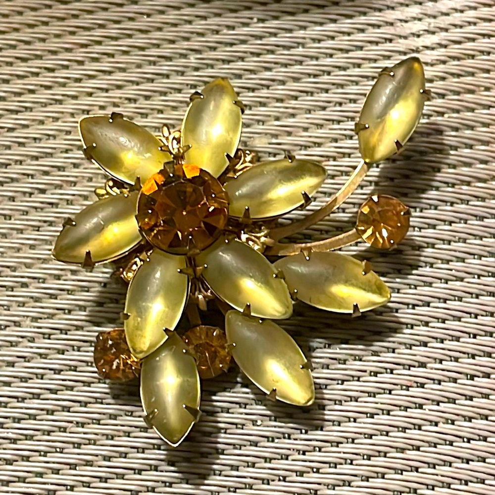 Marquise vintage brooch